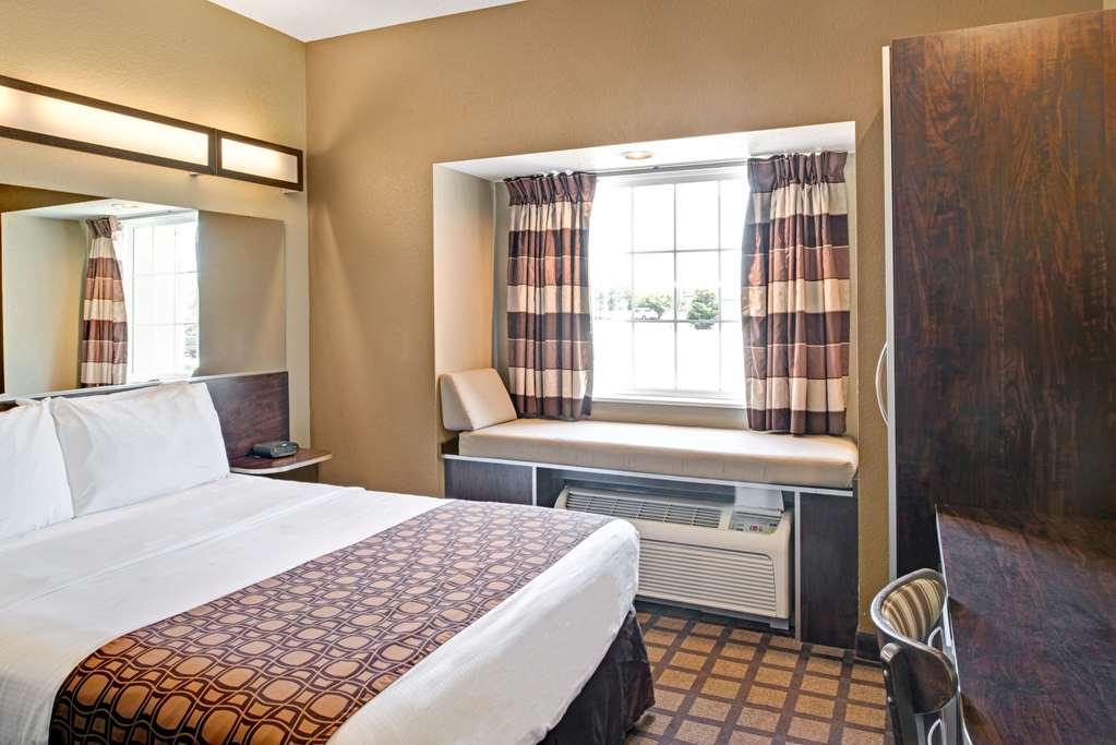 Microtel Inn & Suites By Wyndham Bluffs Council Bluffs Exterior foto