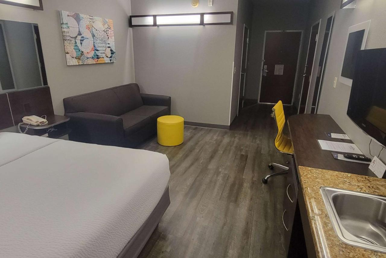 Microtel Inn & Suites By Wyndham Bluffs Council Bluffs Exterior foto