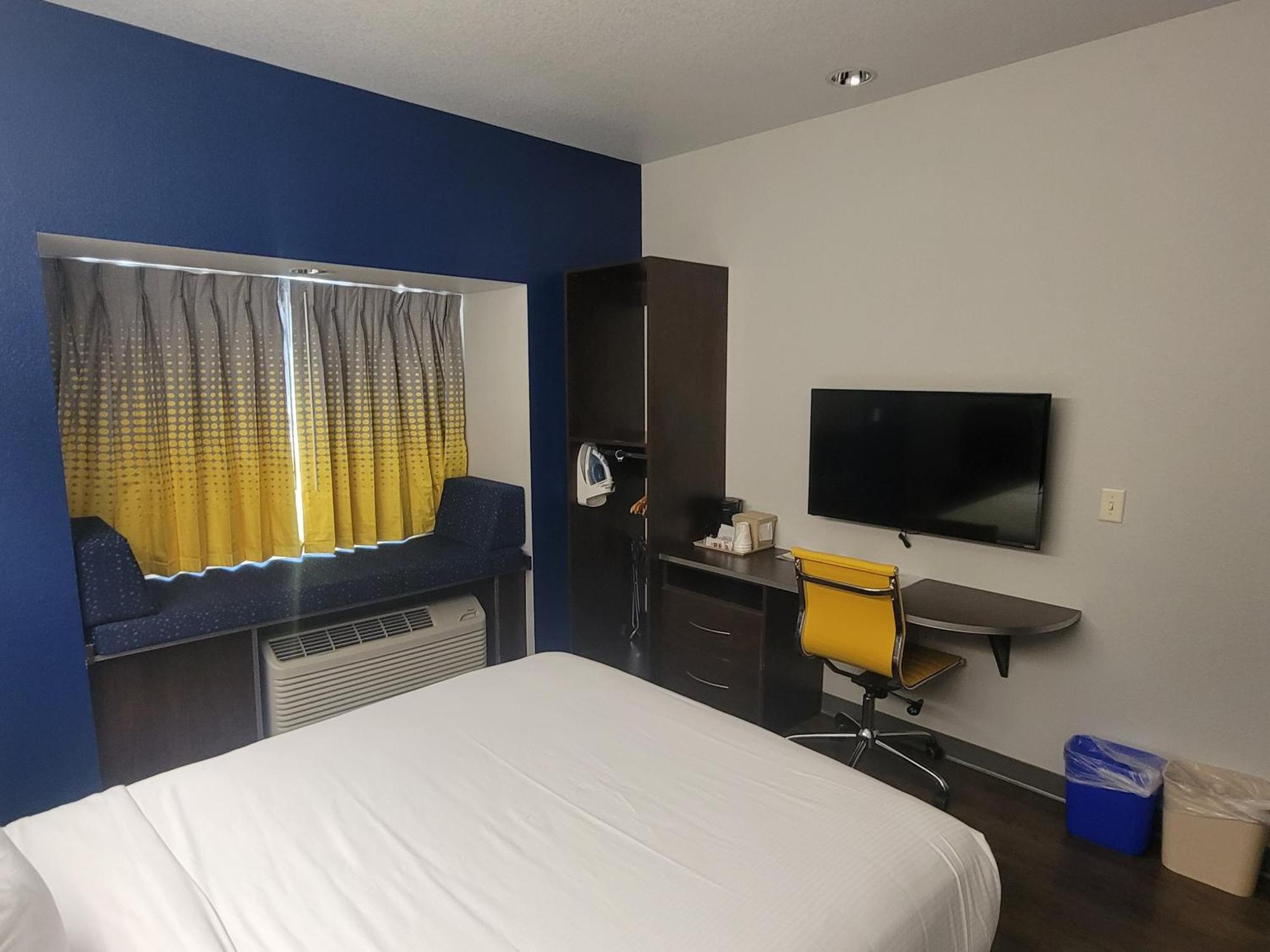 Microtel Inn & Suites By Wyndham Bluffs Council Bluffs Exterior foto