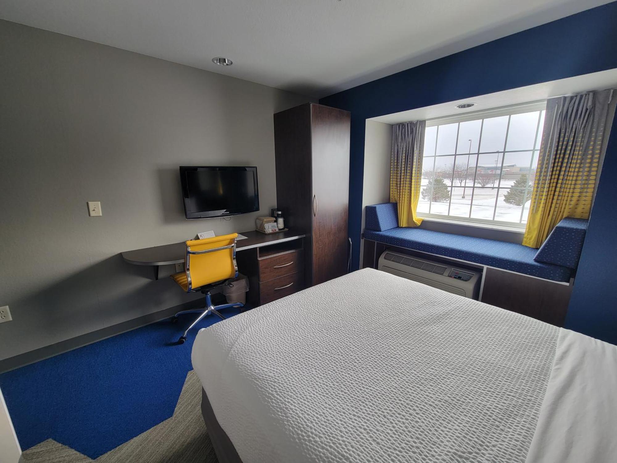Microtel Inn & Suites By Wyndham Bluffs Council Bluffs Exterior foto